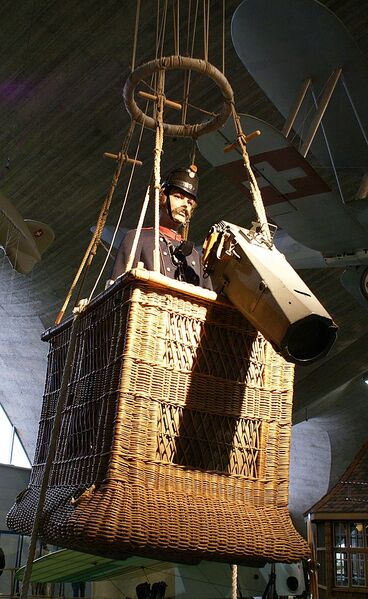 File:Ballonpionier der Schweizer Armee.jpg