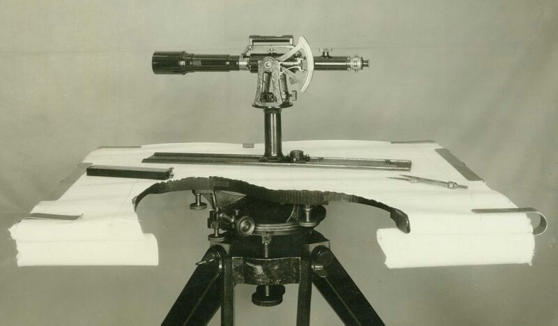 File:Plane table cgs00426.jpg