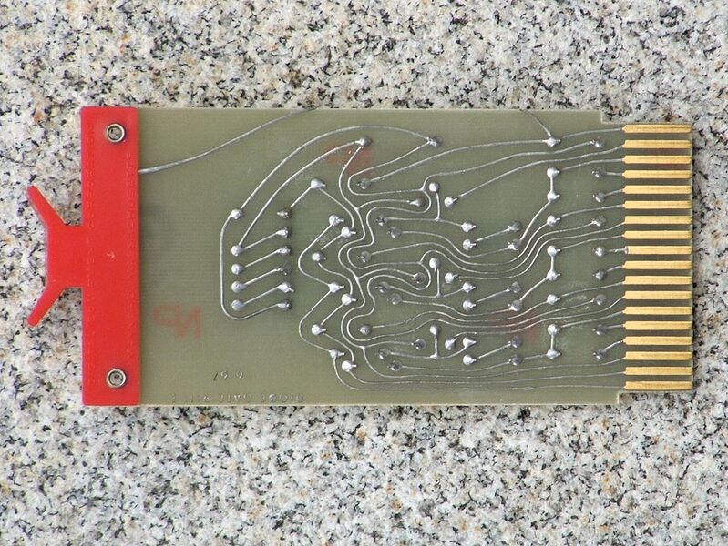 File:S111FlipChipBack.jpg