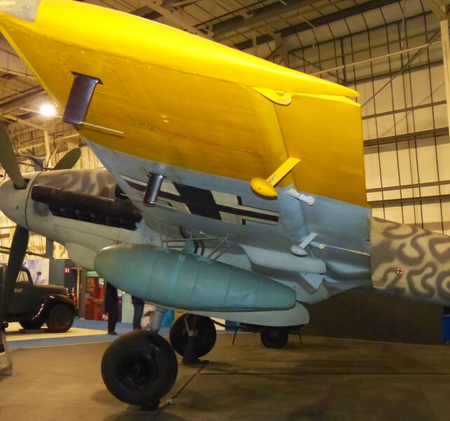 File:Mass Balancing ME Bf110.jpg