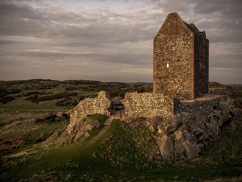 File:Smailholm Tower 001.jpg