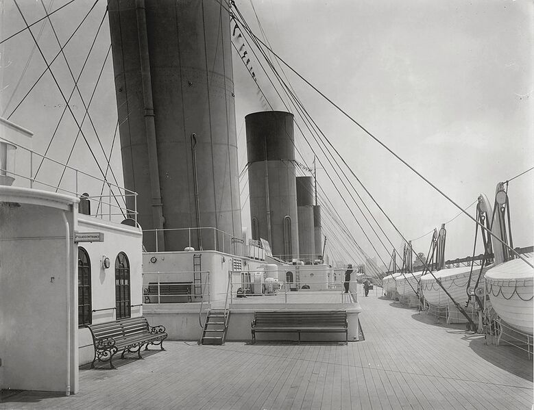 File:Wrau-olympic-deck.jpg