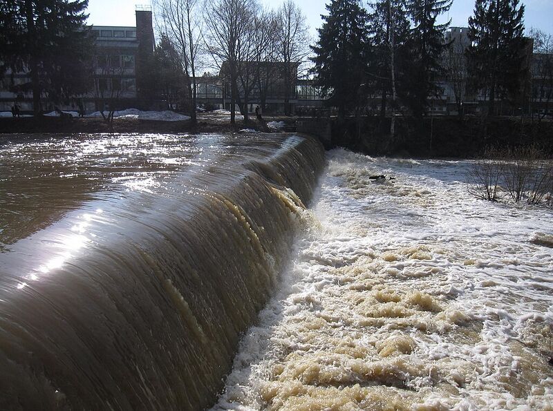 File:Tikkurilankoski in April.jpg