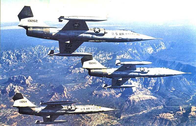 File:Luke AFB - F-104 Starfighters.jpg