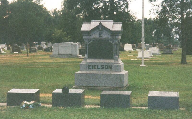 File:CarlBenEielsongrave.jpg