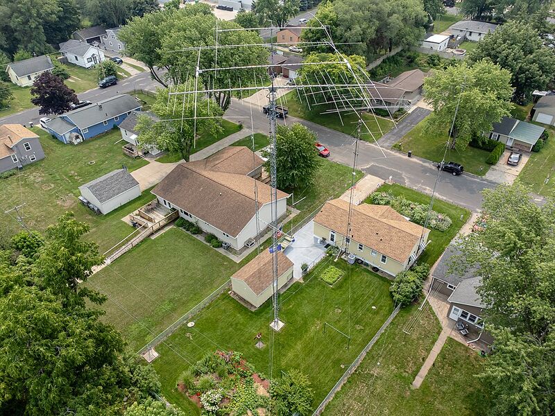 File:Ham radio antenna tower.jpg