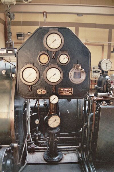 File:Steuerstand01.jpg