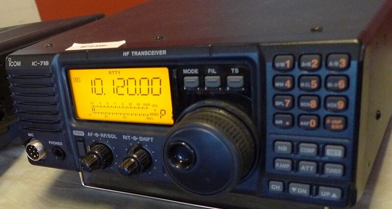 File:ICOM IC-718.jpg