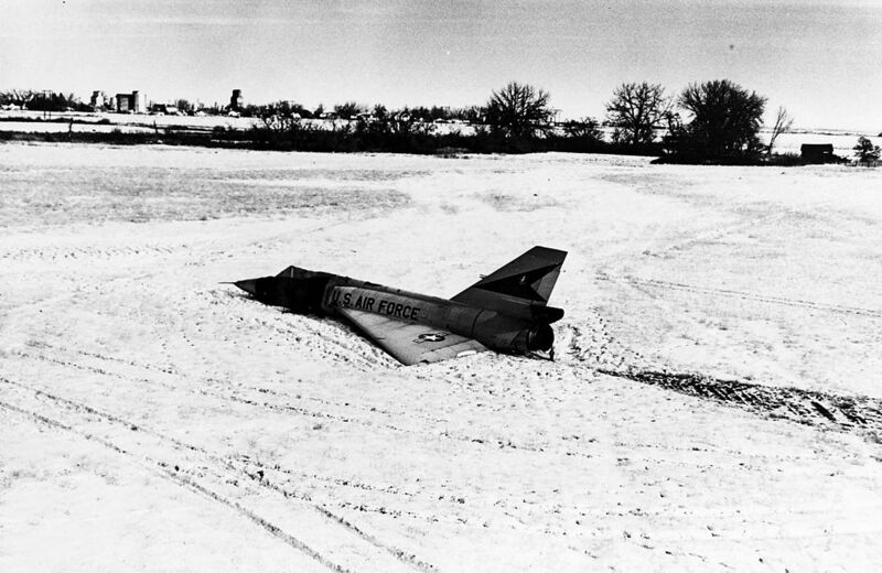 File:F-106 unmanned landing.jpeg