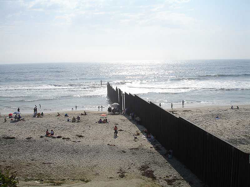 File:Borderbeachtj.jpg
