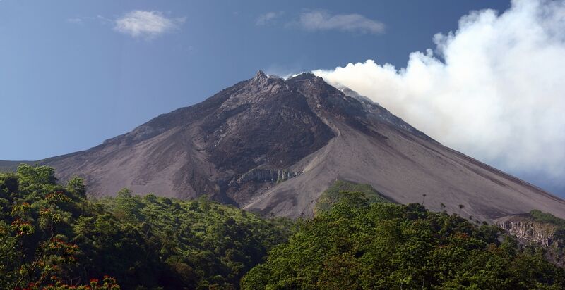 File:Blethrow merapi1.jpg